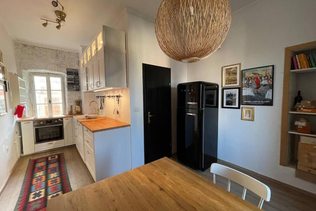 The By The Sea In Historic Old Apartment Porec