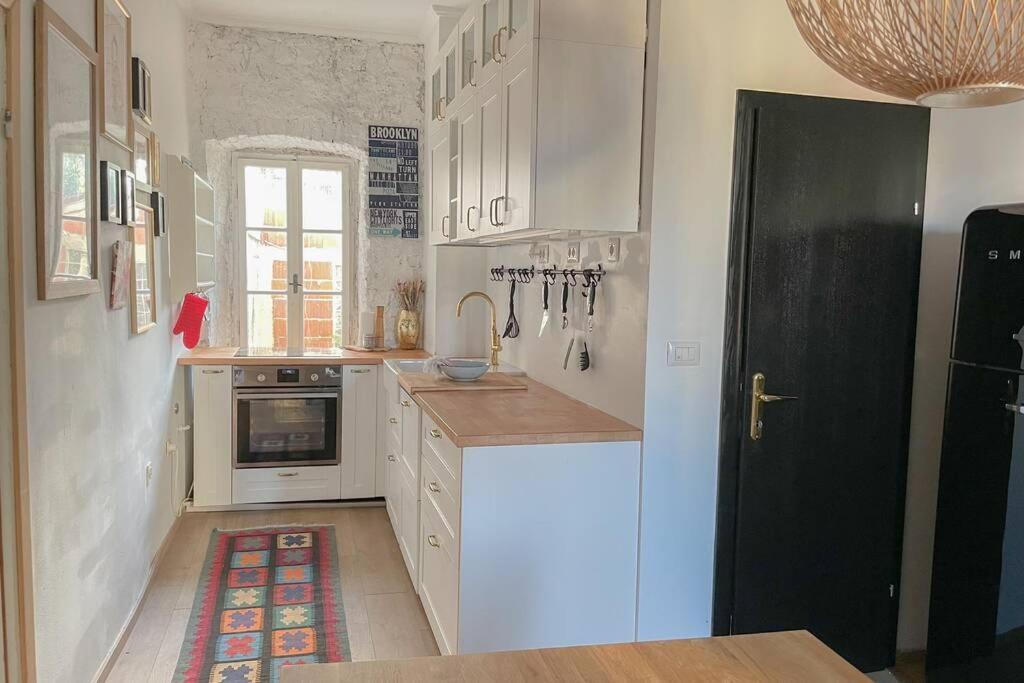 Apartment The By The Sea In Historic Old